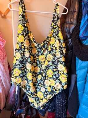 NWOT Old Navy 4x One-Piece Swimsuit with Yellow Floral Print
